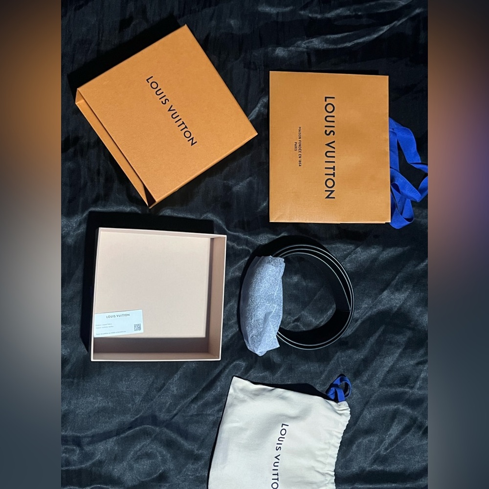 Louis Vuitton Mens Black Initials belt